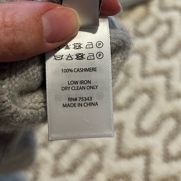 *SOLD* NEW Joie Cashmere Gloves - Picture 4 of 4